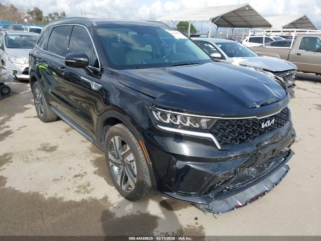 Salvage Kia Sorento Image
