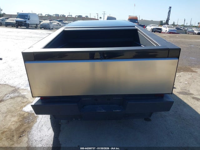 Tesla Cybertruck All-wheel Drive