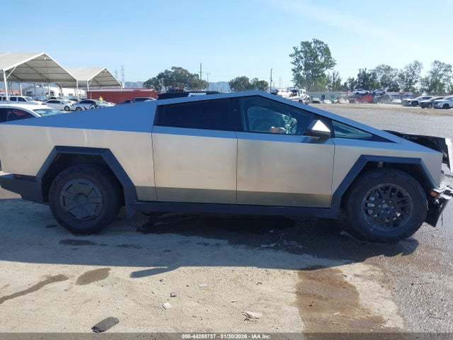 Tesla Cybertruck All-wheel Drive