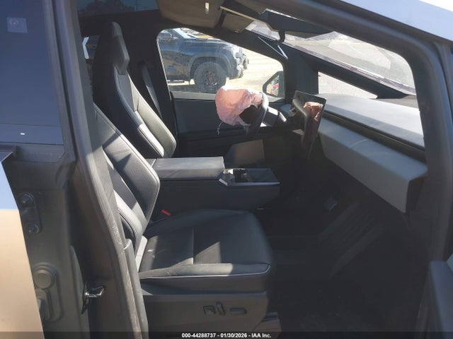 Tesla Cybertruck All-wheel Drive
