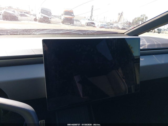 Tesla Cybertruck All-wheel Drive