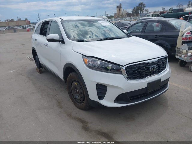 Salvage Kia Sorento Image