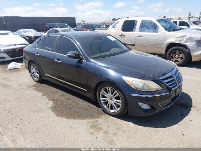 Salvage Hyundai Genesis Image