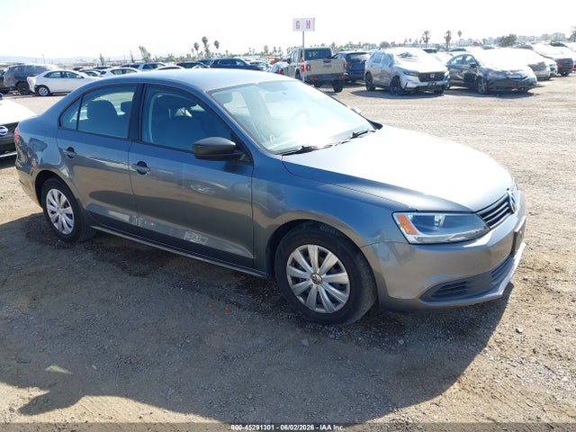 Salvage Volkswagen Jetta Image
