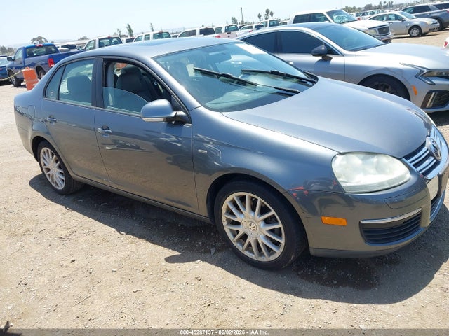 Salvage Volkswagen Jetta Image