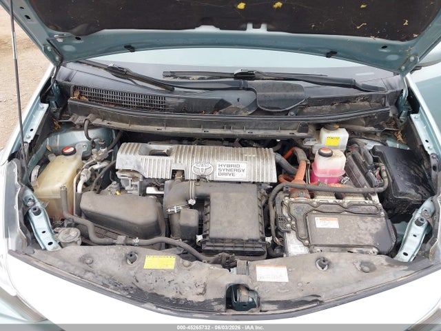 Toyota Prius v Three
