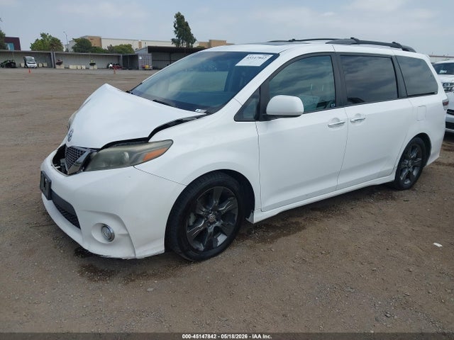 Toyota Sienna Se 8 Passenger