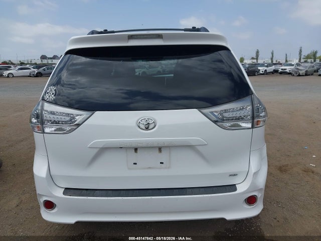 Toyota Sienna Se 8 Passenger