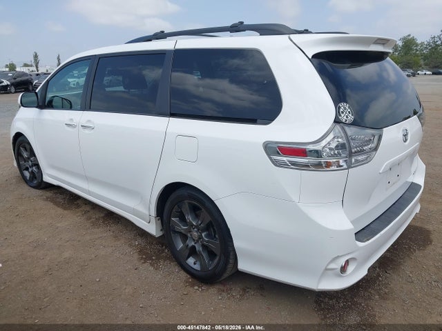 Toyota Sienna Se 8 Passenger