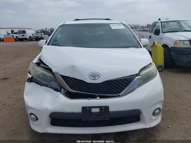 Toyota Sienna Se 8 Passenger