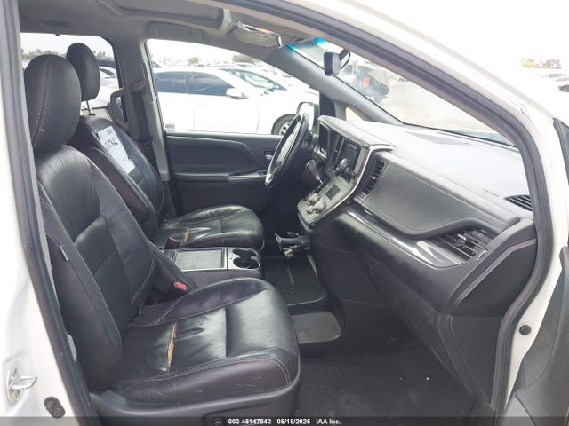 Toyota Sienna Se 8 Passenger