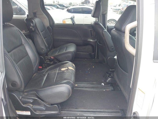 Toyota Sienna Se 8 Passenger