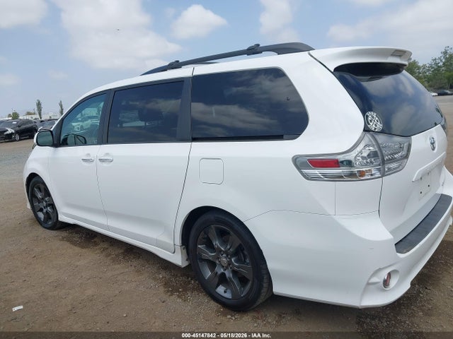 Toyota Sienna Se 8 Passenger