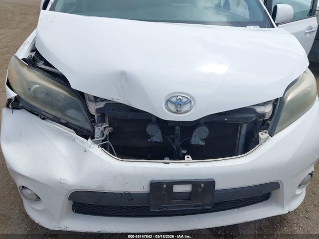Toyota Sienna Se 8 Passenger