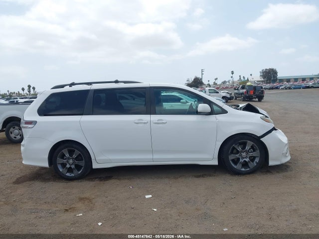Toyota Sienna Se 8 Passenger