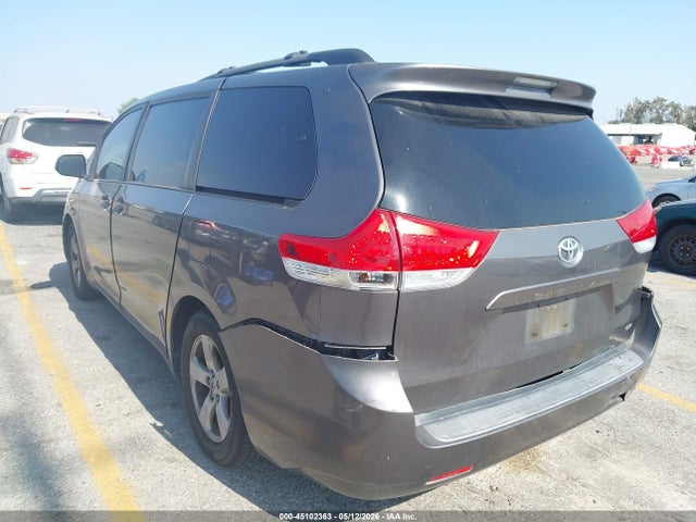 Toyota Sienna Le V6 8 Passenger