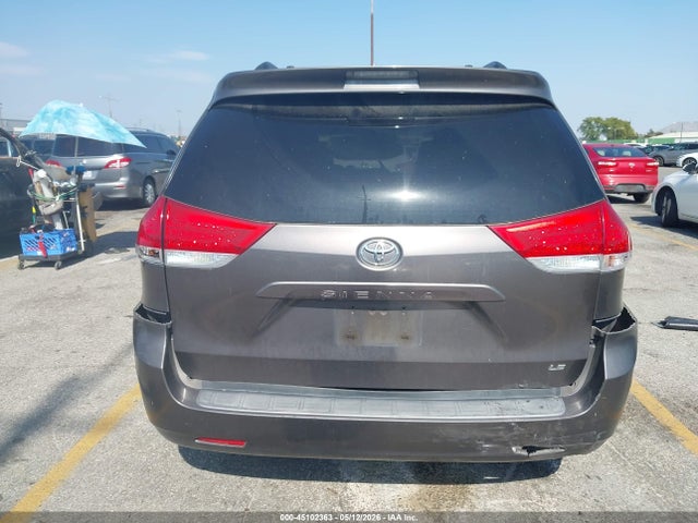 Toyota Sienna Le V6 8 Passenger