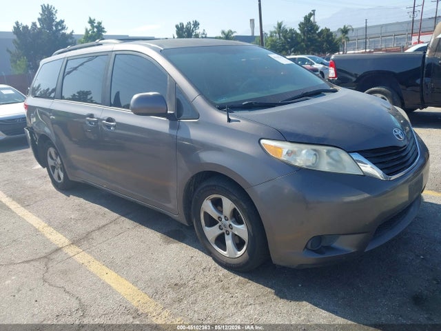 Salvage Toyota Sienna Image