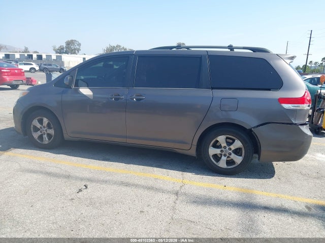 Toyota Sienna Le V6 8 Passenger