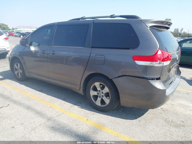 Toyota Sienna Le V6 8 Passenger