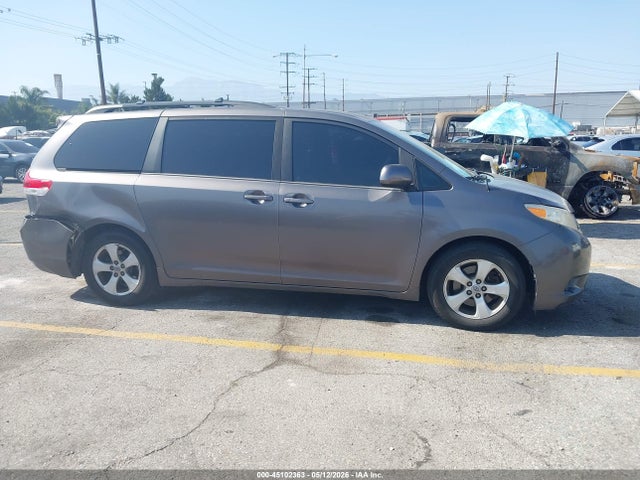 Toyota Sienna Le V6 8 Passenger