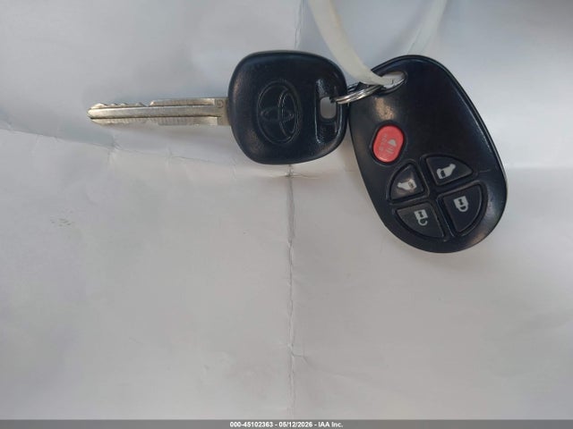 Toyota Sienna Le V6 8 Passenger
