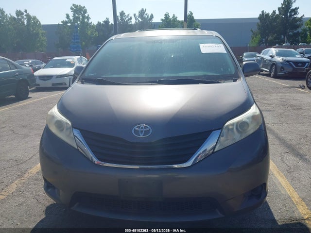 Toyota Sienna Le V6 8 Passenger