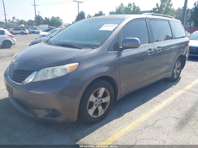 Toyota Sienna Le V6 8 Passenger