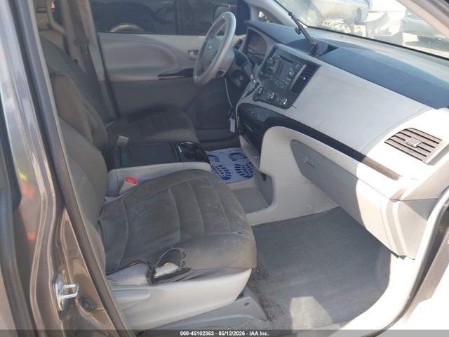 Toyota Sienna Le V6 8 Passenger