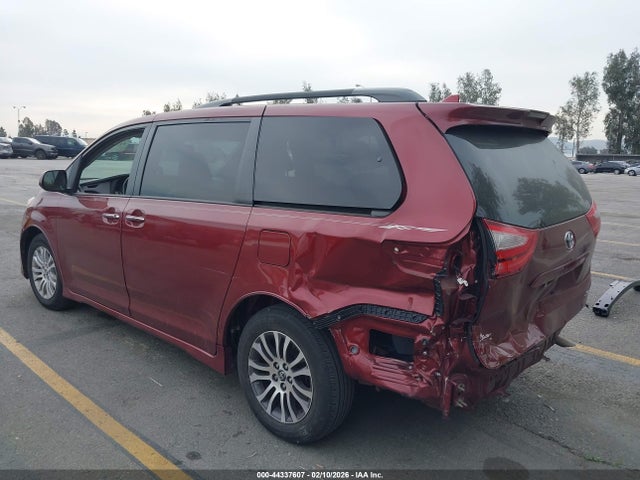 Toyota Sienna Xle 8 Passenger