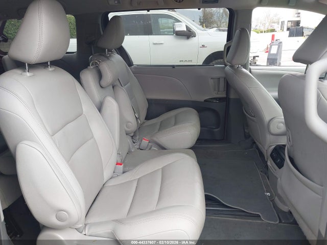 Toyota Sienna Xle 8 Passenger