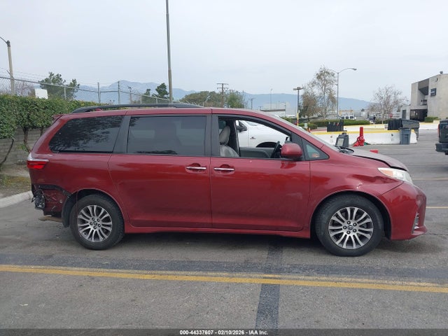 Toyota Sienna Xle 8 Passenger