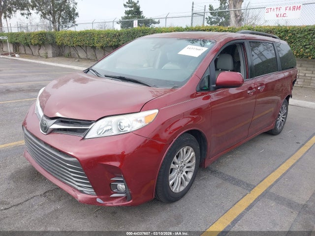 Toyota Sienna Xle 8 Passenger