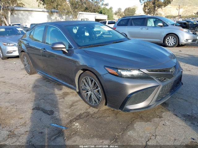 Salvage Toyota Camry Image