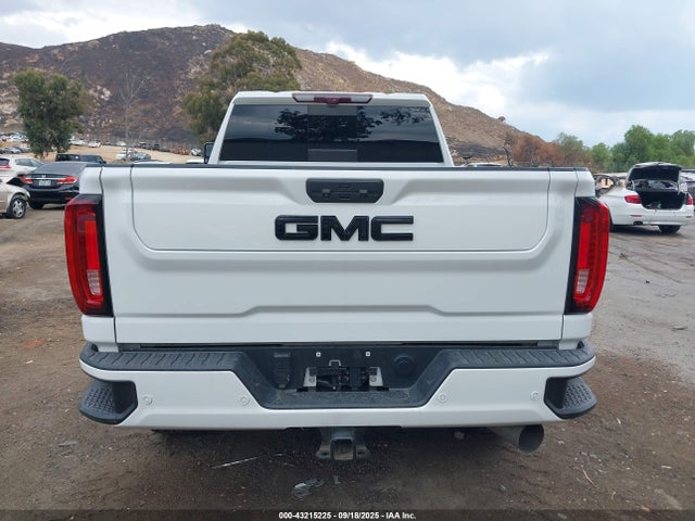 General Motors Sierra 2500HD 4wd  Standard Bed Denali
