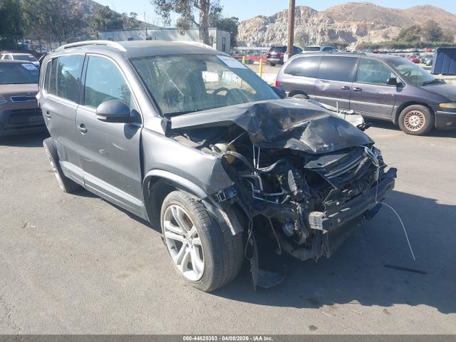 Salvage Volkswagen Tiguan Image