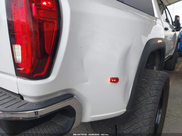 General Motors Sierra 3500HD 4wd  Long Bed Denali