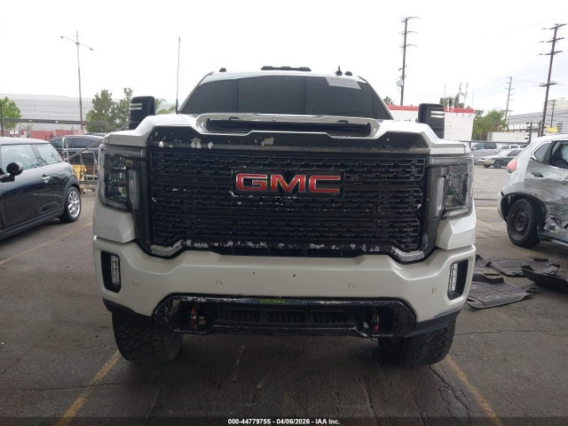 General Motors Sierra 3500HD 4wd  Long Bed Denali