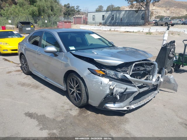Salvage Toyota Camry Image