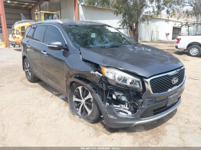 Salvage Kia Sorento Image