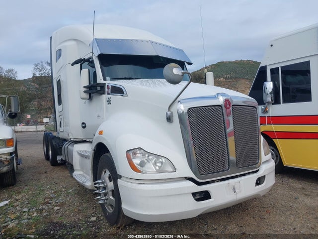 Salvage Kenworth Construction Image