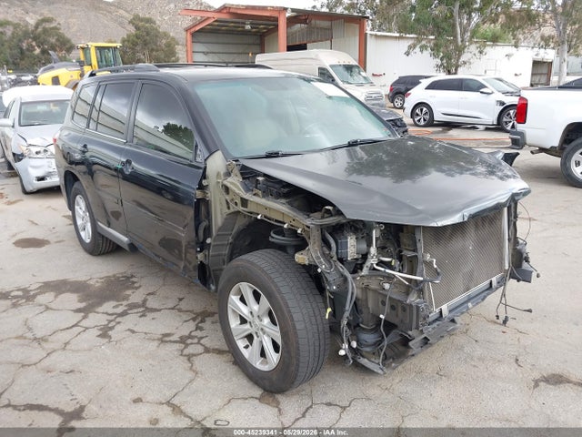 Salvage Toyota Highlander Image