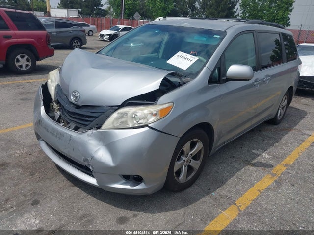 Toyota Sienna Le V6 8 Passenger