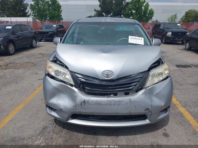 Toyota Sienna Le V6 8 Passenger