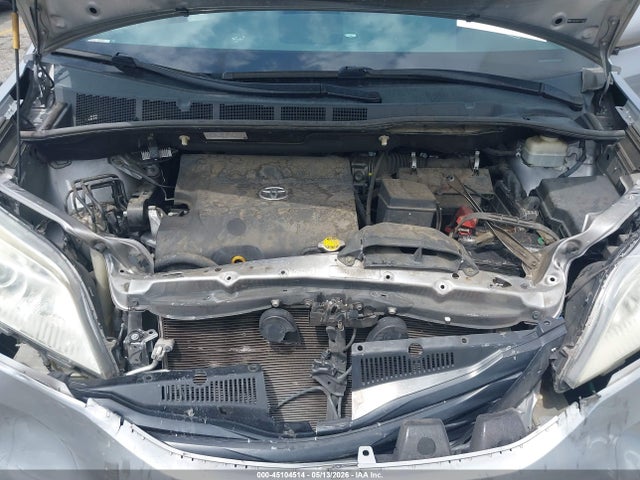 Toyota Sienna Le V6 8 Passenger