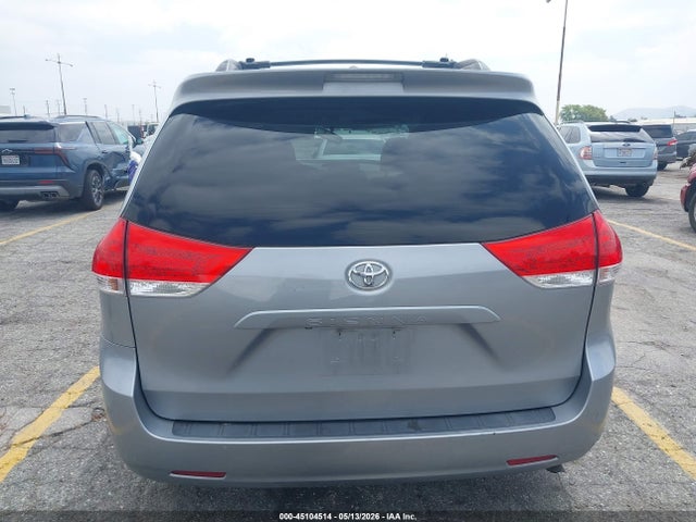Toyota Sienna Le V6 8 Passenger