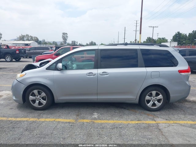 Toyota Sienna Le V6 8 Passenger