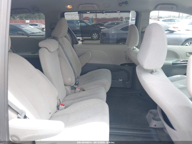 Toyota Sienna Le V6 8 Passenger