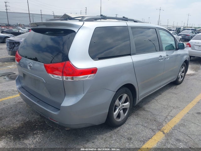 Toyota Sienna Le V6 8 Passenger