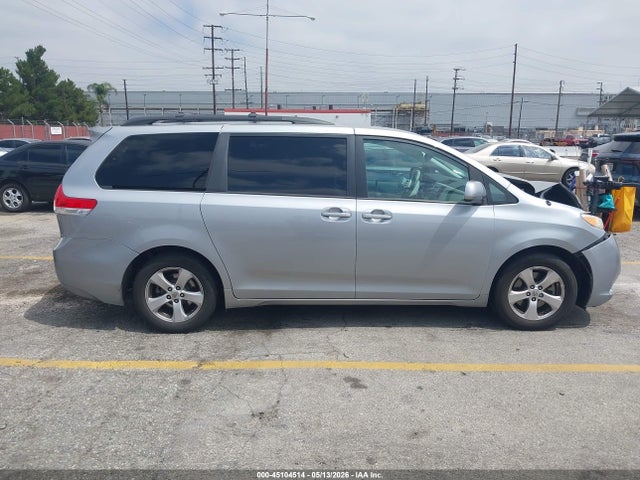 Toyota Sienna Le V6 8 Passenger